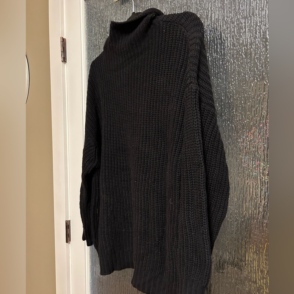 American Eagle Oversized Mockneck Sweater - Picture 5 of 6